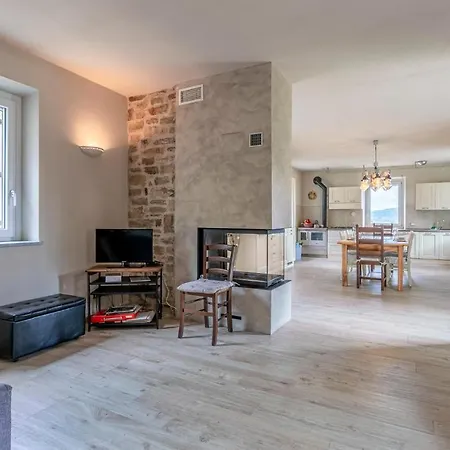4 Bedroom Nice In *