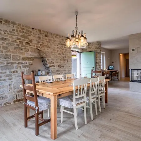 4 Bedroom Nice In Semesterbostad