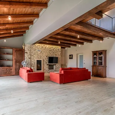 4 Bedroom Nice In Holiday home *