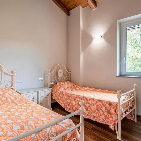 4 Bedroom Nice In Holiday home Castino